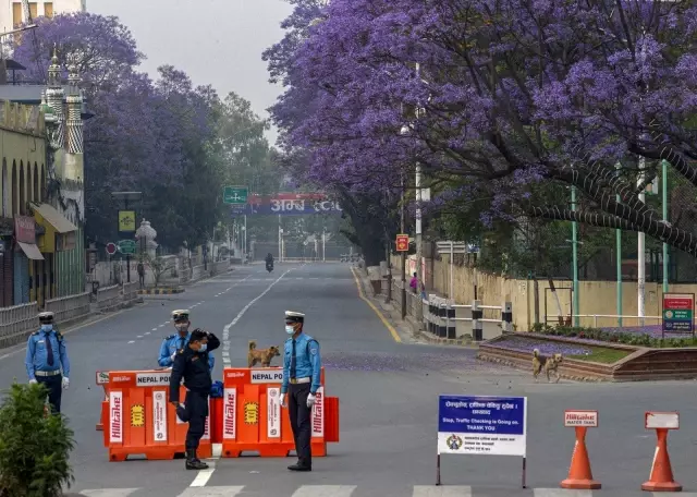 Nepal'in başkentinde artan Covid-19 vakaları kapanma kararı aldırdı Nepal'in başkentinde artan Covid-19 vakaları kapanma kararı aldırdı