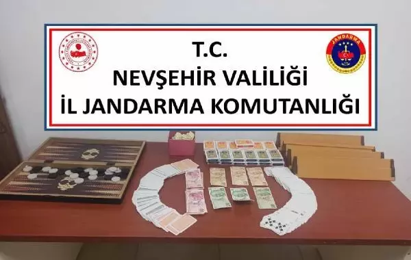 Nevşehir'de bağ evinde kumar oynayan 10 kişiye para cezası Nevşehir'de bağ evinde kumar oynayan 10 kişiye para cezası