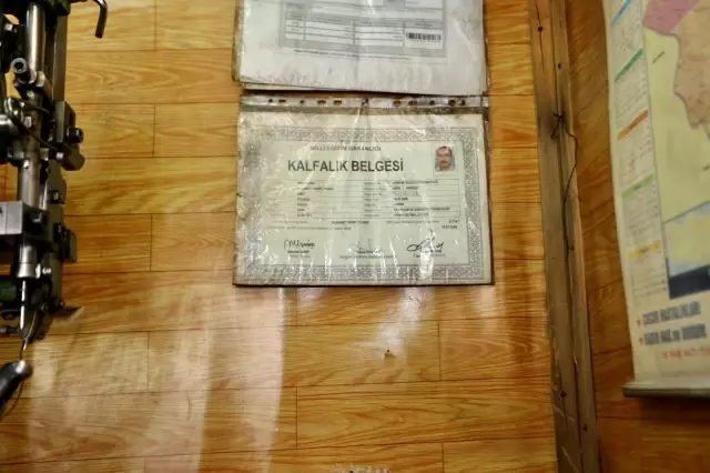 Nostalji kokan dükkanında dede mesleğini sürdürüyor Nostalji kokan dükkanında dede mesleğini sürdürüyor