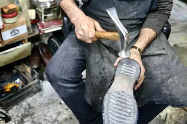 Nostalji kokan dükkanında dede mesleğini sürdürüyor Nostalji kokan dükkanında dede mesleğini sürdürüyor