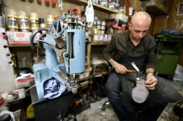 Nostalji kokan dükkanında dede mesleğini sürdürüyor Nostalji kokan dükkanında dede mesleğini sürdürüyor