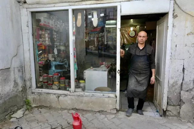 Nostalji kokan dükkanında dede mesleğini sürdürüyor Nostalji kokan dükkanında dede mesleğini sürdürüyor