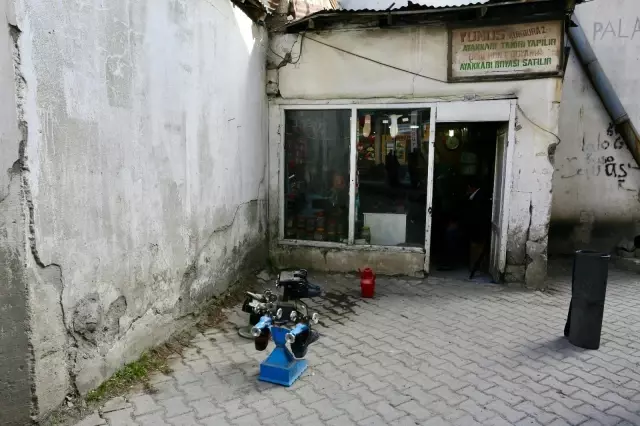 Nostalji kokan dükkanında dede mesleğini sürdürüyor Nostalji kokan dükkanında dede mesleğini sürdürüyor