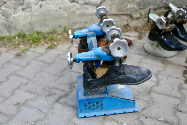Nostalji kokan dükkanında dede mesleğini sürdürüyor Nostalji kokan dükkanında dede mesleğini sürdürüyor