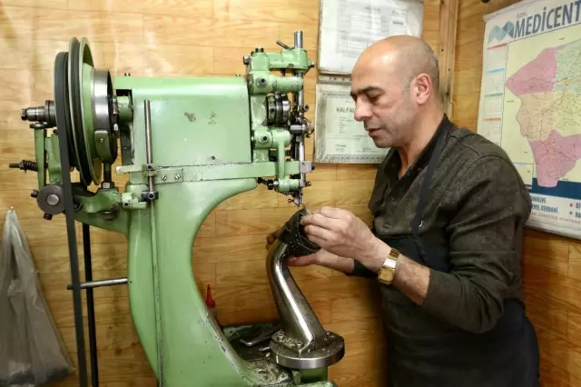 Nostalji kokan dükkanında dede mesleğini sürdürüyor Nostalji kokan dükkanında dede mesleğini sürdürüyor