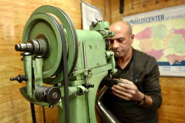 Nostalji kokan dükkanında dede mesleğini sürdürüyor Nostalji kokan dükkanında dede mesleğini sürdürüyor