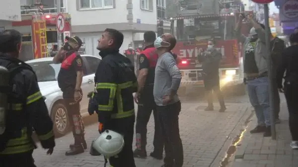 AYDIN OCAKTA UNUTULAN İFTAR YEMEĞİ MUTFAĞI KÜLE ÇEVİRDİ; 1 KİŞİ DUMANDAN ETKİLENDİ AYDIN OCAKTA UNUTULAN İFTAR YEMEĞİ MUTFAĞI KÜLE ÇEVİRDİ; 1 KİŞİ DUMANDAN ETKİLENDİ