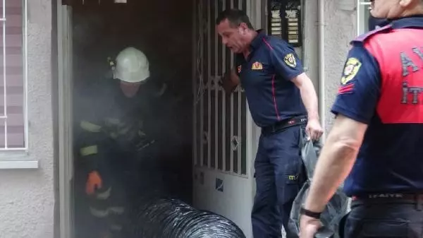 AYDIN OCAKTA UNUTULAN İFTAR YEMEĞİ MUTFAĞI KÜLE ÇEVİRDİ; 1 KİŞİ DUMANDAN ETKİLENDİ AYDIN OCAKTA UNUTULAN İFTAR YEMEĞİ MUTFAĞI KÜLE ÇEVİRDİ; 1 KİŞİ DUMANDAN ETKİLENDİ