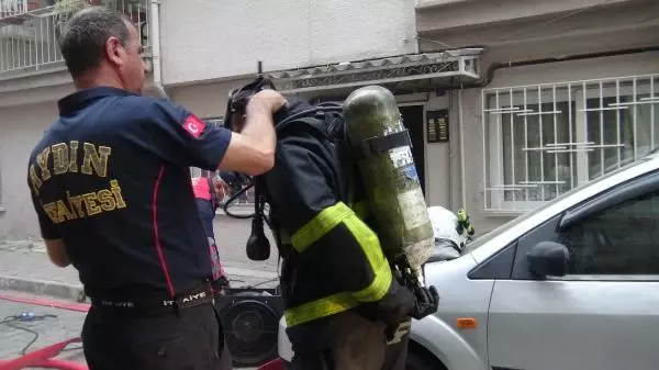 AYDIN OCAKTA UNUTULAN İFTAR YEMEĞİ MUTFAĞI KÜLE ÇEVİRDİ; 1 KİŞİ DUMANDAN ETKİLENDİ AYDIN OCAKTA UNUTULAN İFTAR YEMEĞİ MUTFAĞI KÜLE ÇEVİRDİ; 1 KİŞİ DUMANDAN ETKİLENDİ