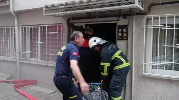 AYDIN OCAKTA UNUTULAN İFTAR YEMEĞİ MUTFAĞI KÜLE ÇEVİRDİ; 1 KİŞİ DUMANDAN ETKİLENDİ AYDIN OCAKTA UNUTULAN İFTAR YEMEĞİ MUTFAĞI KÜLE ÇEVİRDİ; 1 KİŞİ DUMANDAN ETKİLENDİ