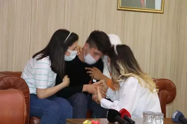 Örgütten kaçıp teslim olan PKK'lı, ailesiyle buluştu Örgütten kaçıp teslim olan PKK'lı, ailesiyle buluştu