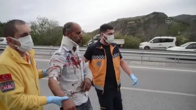 Otomobile çarpan kamyonetteki 2 kişi yaralandı Otomobile çarpan kamyonetteki 2 kişi yaralandı