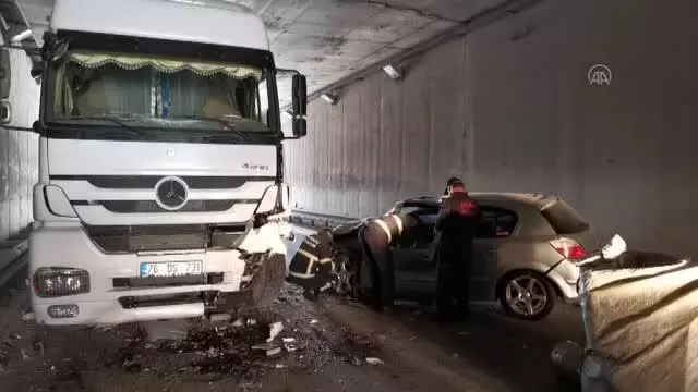 Otomobilin çarptığı kağıt toplayıcısı ağır yaralandı Otomobilin çarptığı kağıt toplayıcısı ağır yaralandı