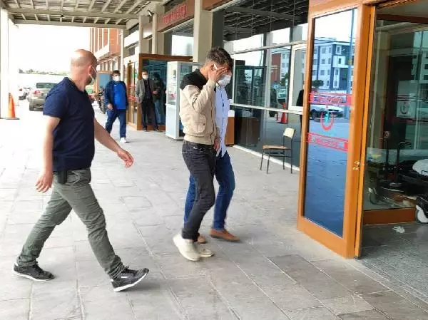 Pencereden girdikleri evden motosiklet çaldılar; biri yakalandı diğeri aranıyor Pencereden girdikleri evden motosiklet çaldılar; biri yakalandı diğeri aranıyor