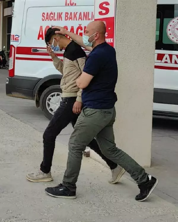 Pencereden girdikleri evden motosiklet çaldılar; biri yakalandı diğeri aranıyor Pencereden girdikleri evden motosiklet çaldılar; biri yakalandı diğeri aranıyor