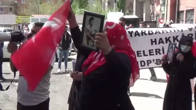 PKK kardeşlerin birini kaçırdı, birini şehit etti PKK kardeşlerin birini kaçırdı, birini şehit etti