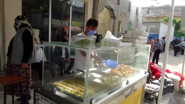 Ramazan'da satışları artan tatlıcıları, kısıtlama endişesi sardı Ramazan'da satışları artan tatlıcıları, kısıtlama endişesi sardı