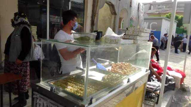Ramazan'da satışları artan tatlıcıları, kısıtlama endişesi sardı Ramazan'da satışları artan tatlıcıları, kısıtlama endişesi sardı