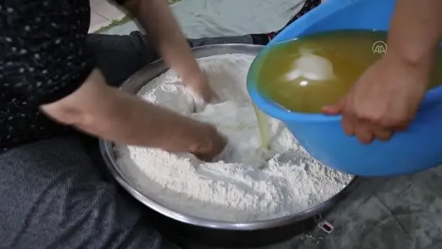 Ramazan kurabiyesi kömbenin yapımı 'tatlı' telaşla başladı Ramazan kurabiyesi kömbenin yapımı 'tatlı' telaşla başladı
