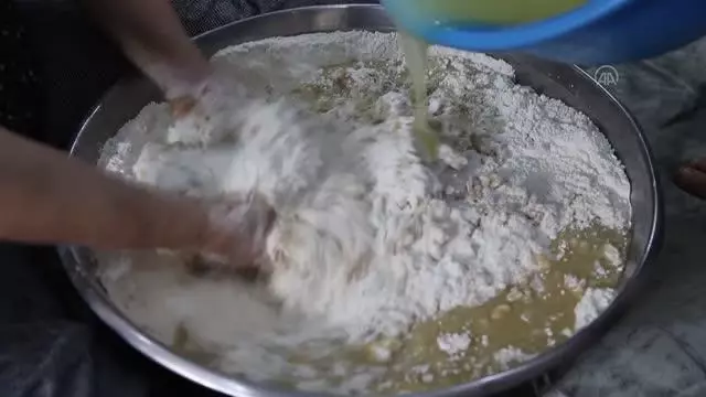 Ramazan kurabiyesi kömbenin yapımı 'tatlı' telaşla başladı Ramazan kurabiyesi kömbenin yapımı 'tatlı' telaşla başladı