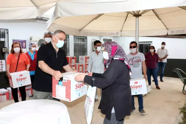 Rektör Özkan organ nakli olan ve nakil bekleyen hastalara ramazan paketi dağıttı Rektör Özkan organ nakli olan ve nakil bekleyen hastalara ramazan paketi dağıttı