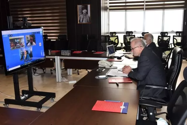 Rektör Ünal: 'Sağlıkta şiddet sorununu sadece yasalarla çözemeyiz' Rektör Ünal: 'Sağlıkta şiddet sorununu sadece yasalarla çözemeyiz'