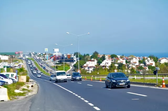 17 günlük kapanma başladı, polis İstanbul'dan Trakya'ya gelen tüm yolları kesti 17 günlük kapanma başladı, polis İstanbul'dan Trakya'ya gelen tüm yolları kesti