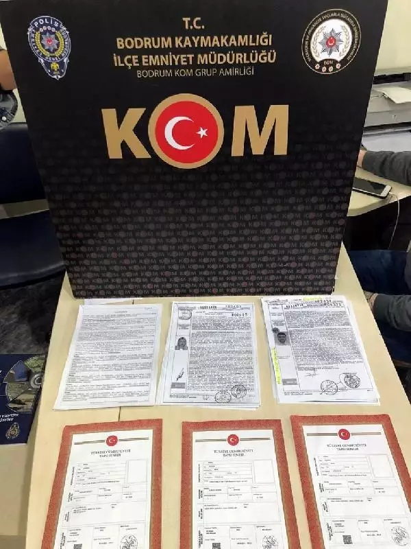 Sahte tapuyla villa satmaya çalışan 5 kişiye gözaltı Sahte tapuyla villa satmaya çalışan 5 kişiye gözaltı