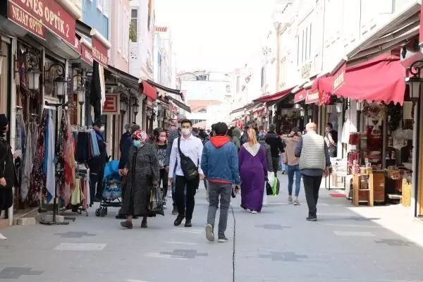 SAKARYA'DA TAM KAPANMA ÖNCESİ SOKAKLARDA YOĞUNLUK SAKARYA'DA TAM KAPANMA ÖNCESİ SOKAKLARDA YOĞUNLUK