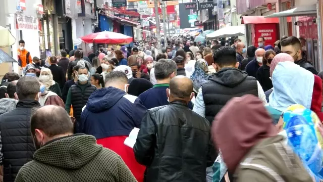 Samsun'da tam kapanma öncesi insan seli Samsun'da tam kapanma öncesi insan seli