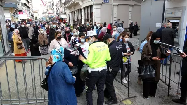Samsun'da tam kapanma öncesi insan seli Samsun'da tam kapanma öncesi insan seli