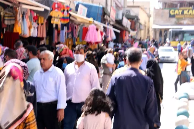 Şanlıurfa'da kapanma öncesi bayram telaşı Şanlıurfa'da kapanma öncesi bayram telaşı