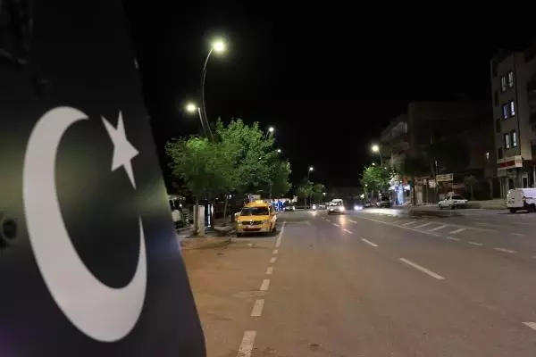 ŞANLIURFA'DA SOKAKLAR BOŞ KALDI ŞANLIURFA'DA SOKAKLAR BOŞ KALDI