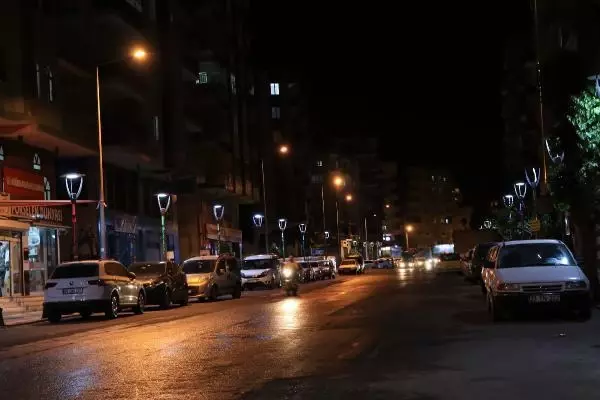 ŞANLIURFA'DA SOKAKLAR BOŞ KALDI ŞANLIURFA'DA SOKAKLAR BOŞ KALDI