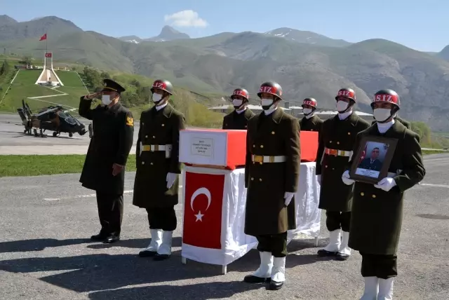 Pençe-Yıldırım operasyonlarında şehit olan asker için tören düzenlendi Pençe-Yıldırım operasyonlarında şehit olan asker için tören düzenlendi