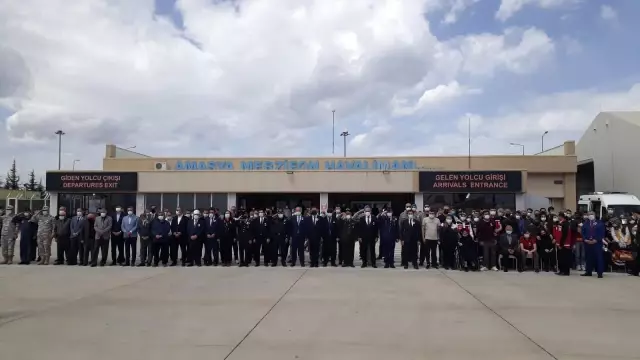 Şehit Hüsamettin Gökçe'nin naaşı Amasya'ya getirildi Şehit Hüsamettin Gökçe'nin naaşı Amasya'ya getirildi