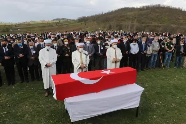 Şehit Uzman Onbaşı Gökçe'nin cenazesi Amasya'da (2) Şehit Uzman Onbaşı Gökçe'nin cenazesi Amasya'da (2)
