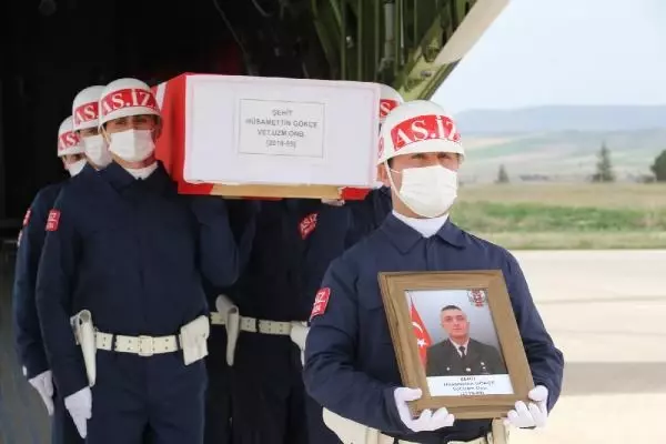 Şehit Uzman Onbaşı Gökçe'nin cenazesi Amasya'da (2) Şehit Uzman Onbaşı Gökçe'nin cenazesi Amasya'da (2)