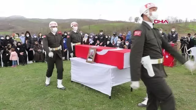 Son dakika! ŞEHİT UZMAN ONBAŞI GÖKÇE SON YOLCULUĞUNA UĞURLANDI Son dakika! ŞEHİT UZMAN ONBAŞI GÖKÇE SON YOLCULUĞUNA UĞURLANDI