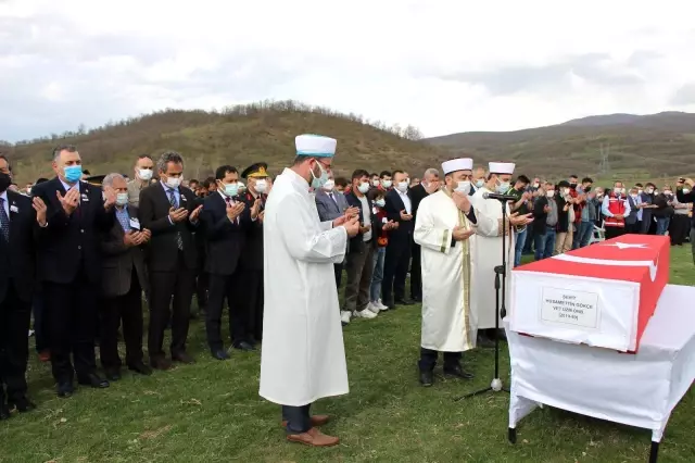 Son dakika haberleri | Şehit Uzman Onbaşı Hüsamettin Gökçe Amasya'da son yolculuğuna uğurlandı Son dakika haberleri | Şehit Uzman Onbaşı Hüsamettin Gökçe Amasya'da son yolculuğuna uğurlandı