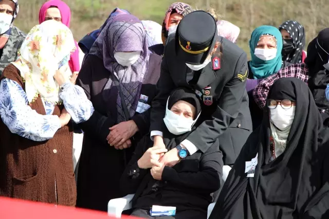 Şehit Uzman Onbaşı Hüsamettin Gökçe Amasya'da son yolculuğuna uğurlandı Şehit Uzman Onbaşı Hüsamettin Gökçe Amasya'da son yolculuğuna uğurlandı
