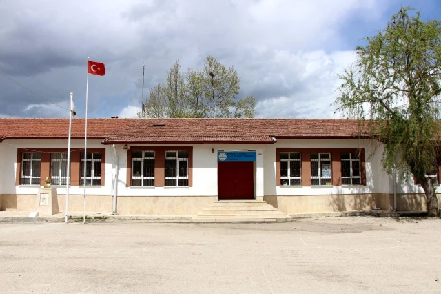 Şehit Uzman Onbaşı Hüsamettin Gökçe Amasya'da son yolculuğuna uğurlandı