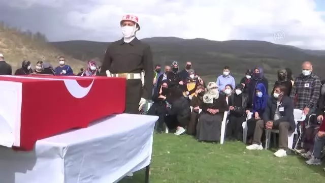 Şehit Uzman Onbaşı Hüsamettin Gökçe, son yolculuğuna uğurlandı Şehit Uzman Onbaşı Hüsamettin Gökçe, son yolculuğuna uğurlandı