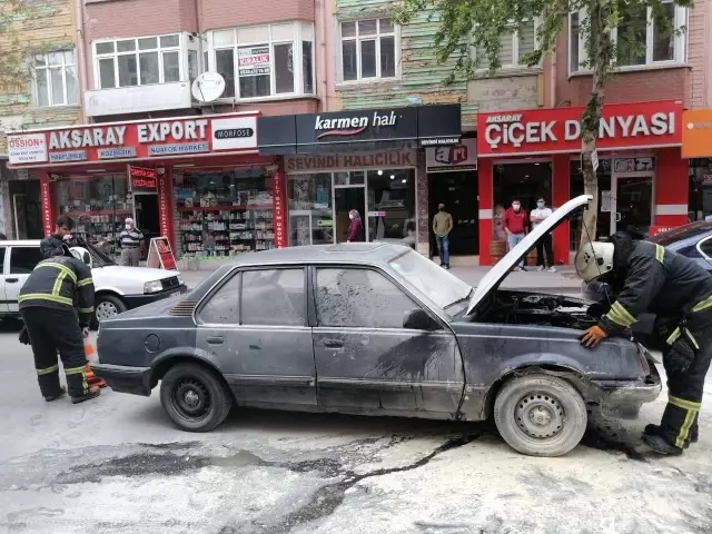 Seyir halindeki aracın motor kısmında yangın çıktı Seyir halindeki aracın motor kısmında yangın çıktı