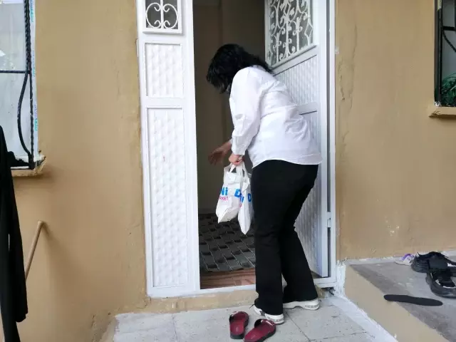 Silopi'de ihtiyaç sahiplerine 135 koli erzak yardımı Silopi'de ihtiyaç sahiplerine 135 koli erzak yardımı