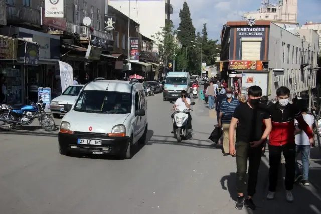 Sınır ili Kilis'te tam kapanma öncesi yoğunluk Sınır ili Kilis'te tam kapanma öncesi yoğunluk