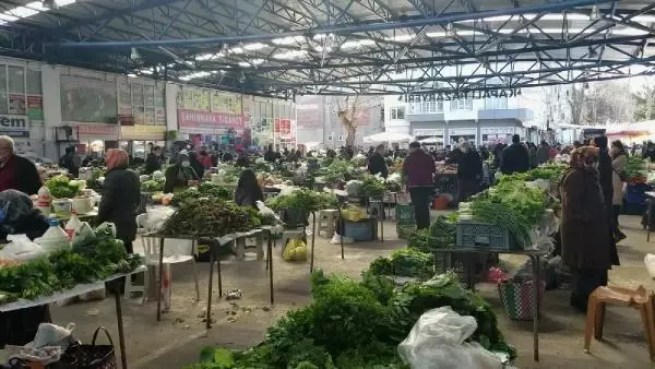 SİNOP'TA KAPANMA ÖNCESİ HALK PAZARI DOLDU, TEZGAHLARDA ÜRÜN KALMADI SİNOP'TA KAPANMA ÖNCESİ HALK PAZARI DOLDU, TEZGAHLARDA ÜRÜN KALMADI