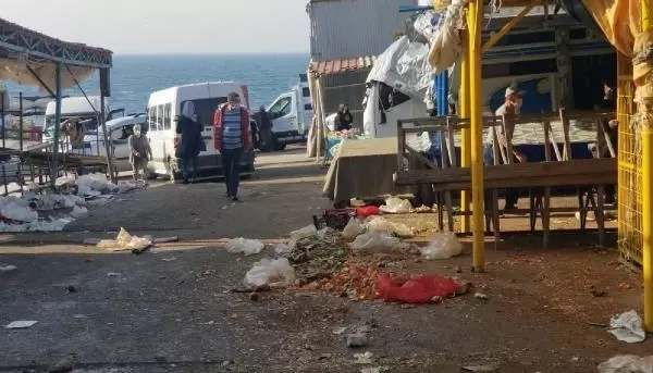 SİNOP'TA KAPANMA ÖNCESİ HALK PAZARI DOLDU, TEZGAHLARDA ÜRÜN KALMADI SİNOP'TA KAPANMA ÖNCESİ HALK PAZARI DOLDU, TEZGAHLARDA ÜRÜN KALMADI