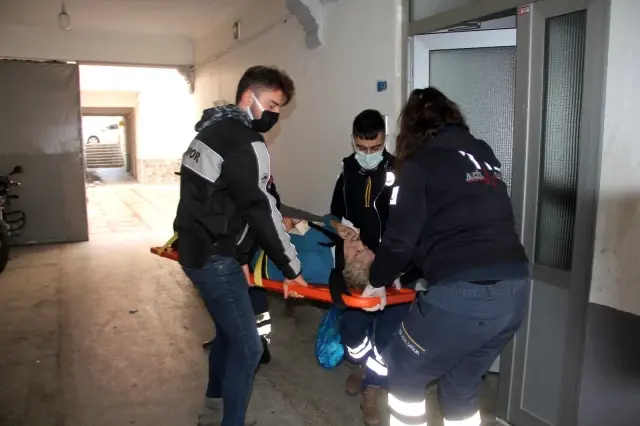 Sinop'ta merdivenden düşen yaşlı kadın hastanelik oldu Sinop'ta merdivenden düşen yaşlı kadın hastanelik oldu