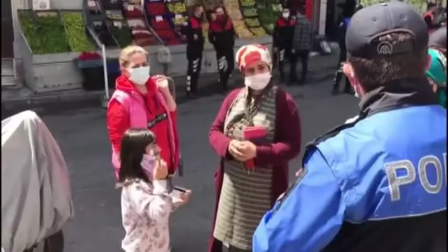 Şişli'de polis ekiplerince denetim yapıldı Şişli'de polis ekiplerince denetim yapıldı